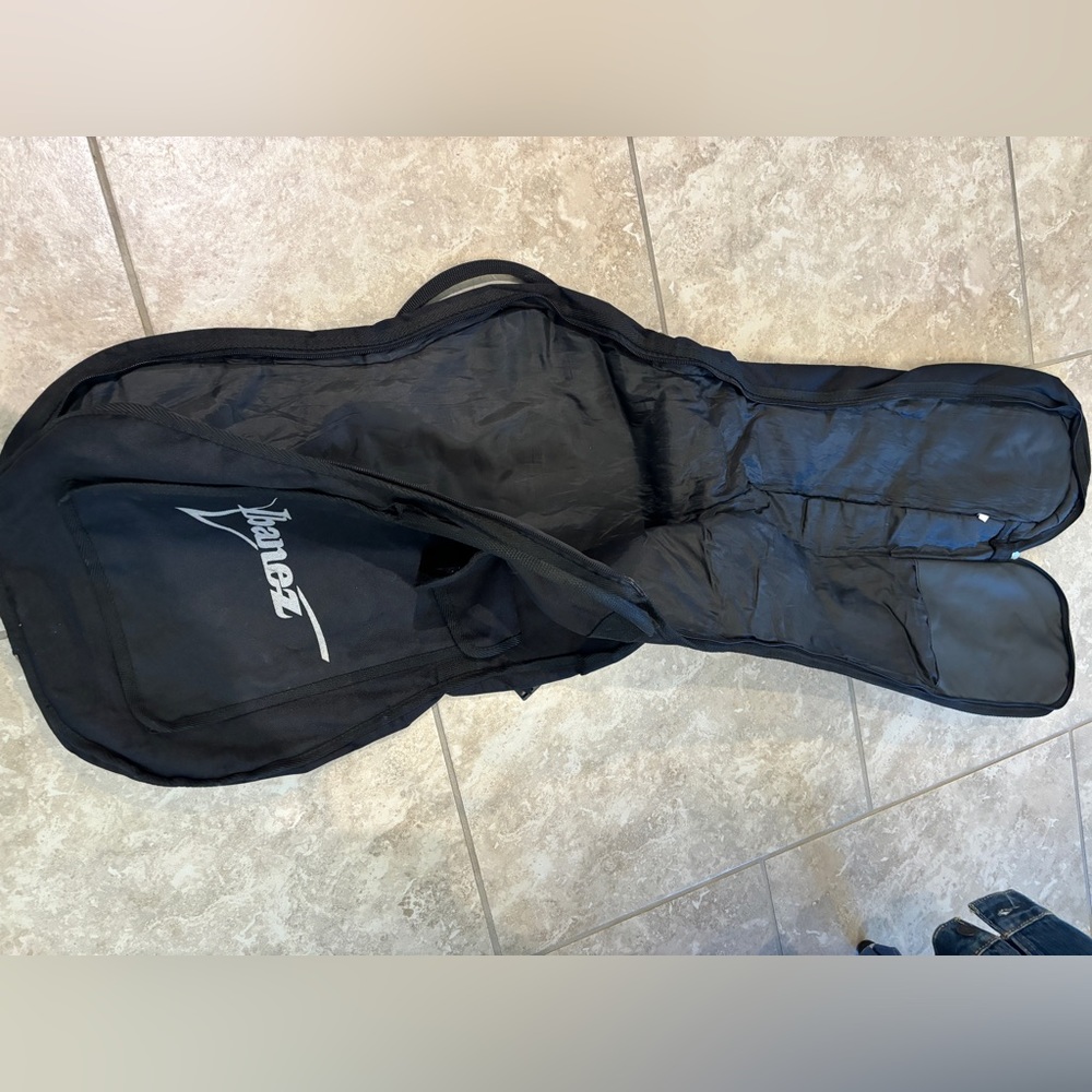 Ibanez guitar case with strap🤳🎸